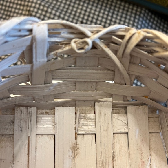 Vintage Strawberry and Rose Decorated Woven Baskets (2) - Picture 4 of 14